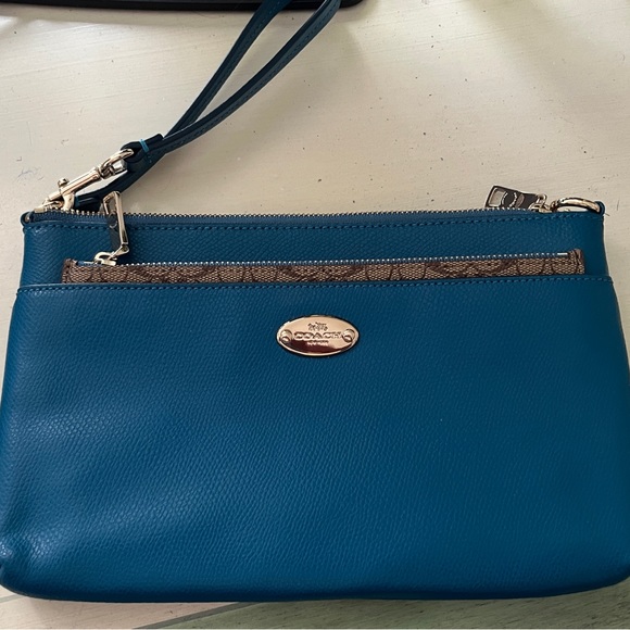 Beautiful Brand new large wristlet 2 in one by Coach - Picture 1 of 2